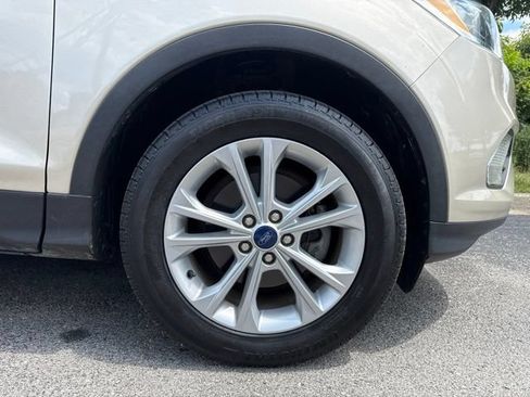 Used 2018 Ford Escape SE FWD image 9