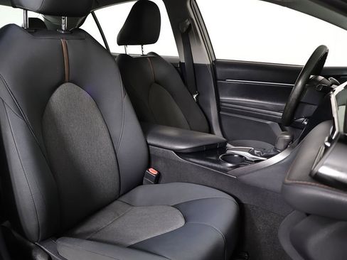 Used 2019 Toyota Camry LE image 26