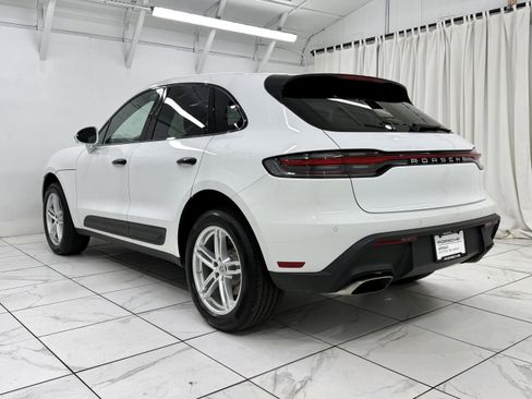 Certified 2023 Porsche Macan image 3