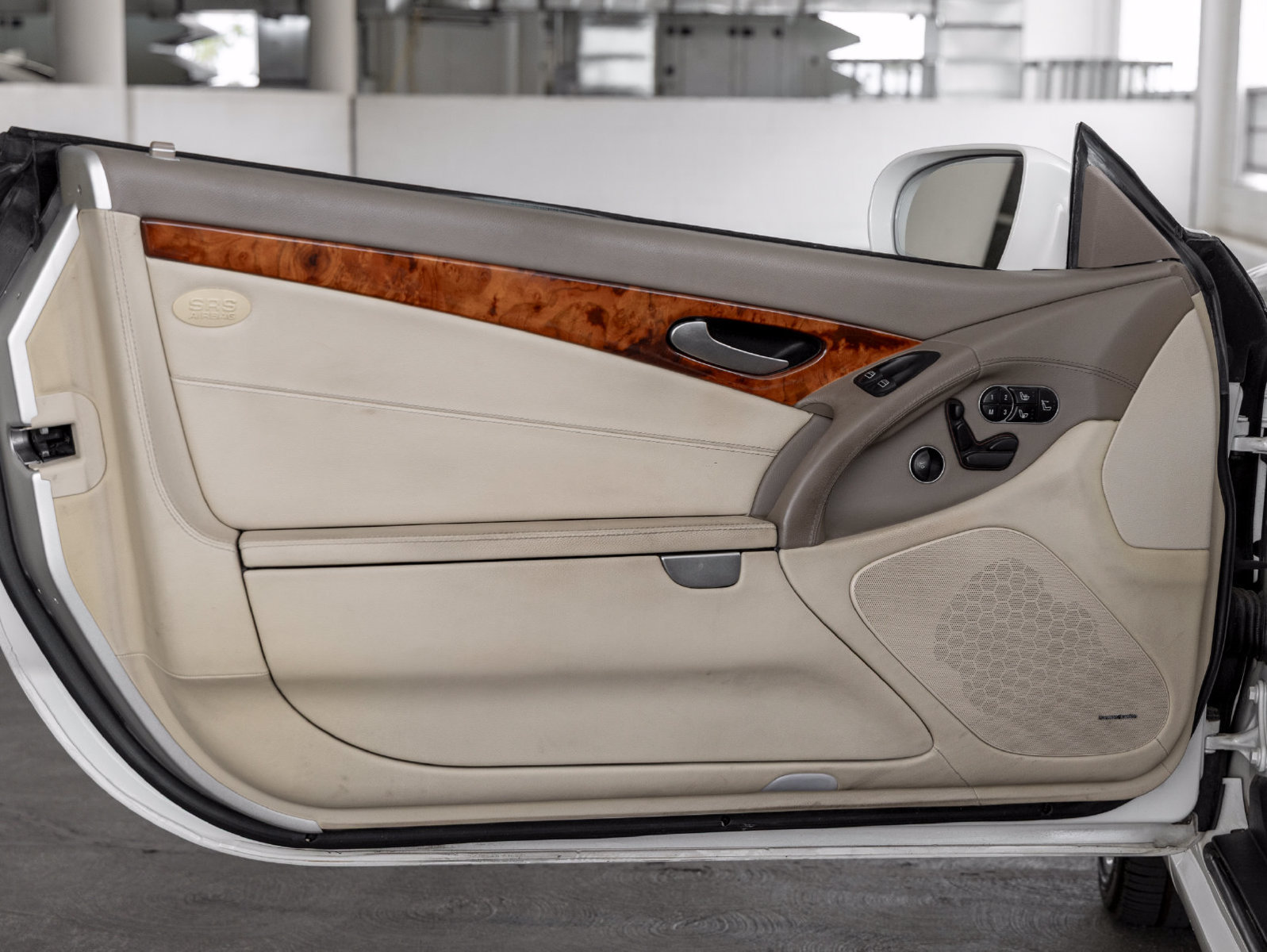 Used 2011 Mercedes-Benz SL 550 image 9