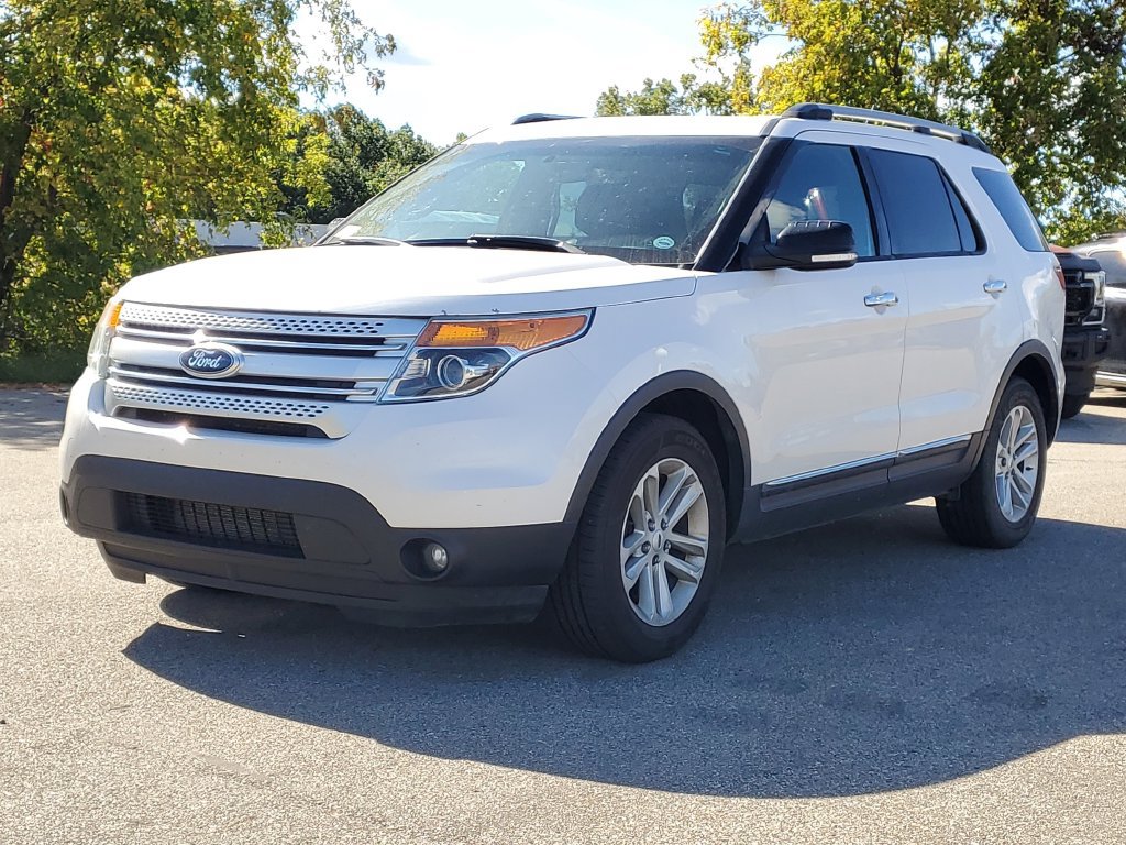 Used 2013 Ford Explorer XLT FWD image 2