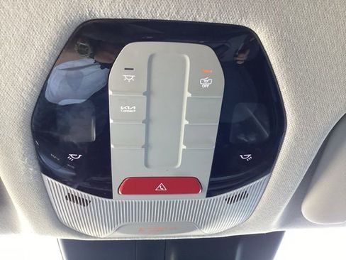 Used 2025 Kia K4 LXS image 23