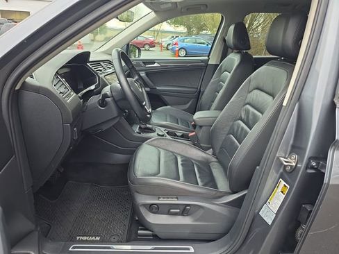 Used 2019 Volkswagen Tiguan SEL Premium image 16