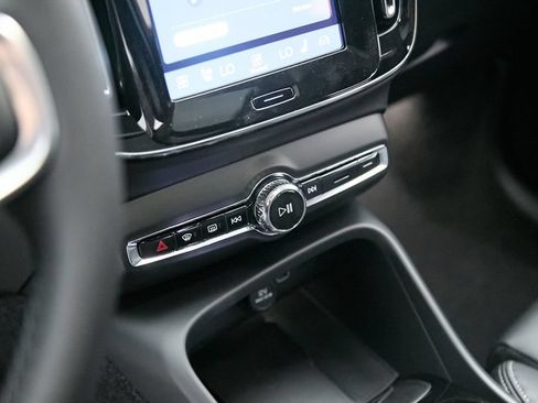 New 2026 Volvo XC40 B5 Ultra w/ Climate Package AWD/4WD image 16