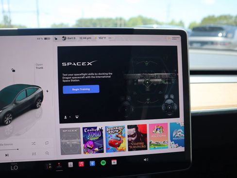 Used 2024 Tesla Model Y Long Range AWD/4WD image 22