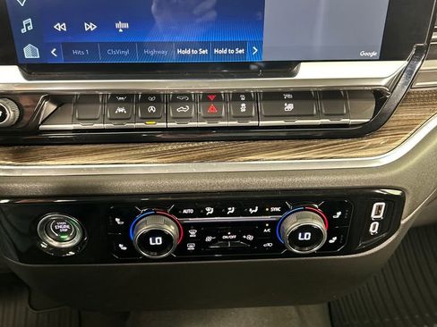 Used 2024 Chevrolet Silverado 1500 LT AWD/4WD image 16