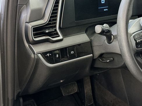 Used 2024 Kia Sportage LX image 17