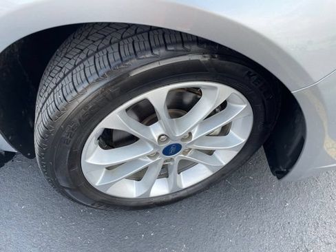 Used 2020 Ford Fusion SE FWD image 16