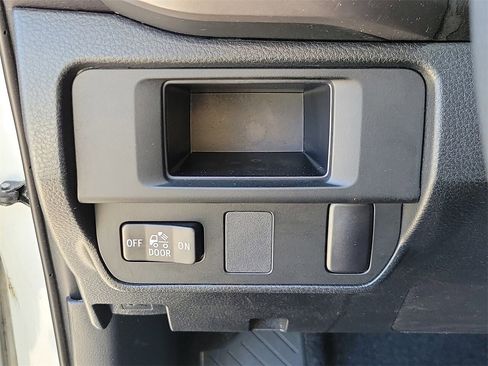 Used 2017 Toyota Tacoma SR5 w/ Tow Package image 28