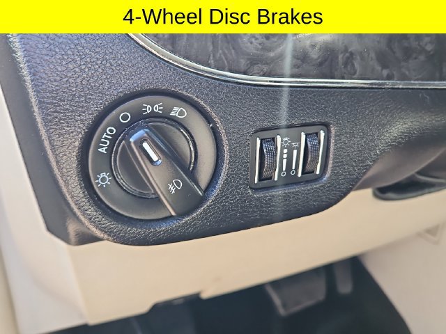 Used 2011 Chrysler Town & Country Touring-L w/ Entertainment Group #2 FWD image 19