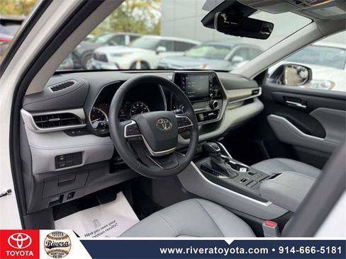 Certified 2022 Toyota Highlander XLE image 13