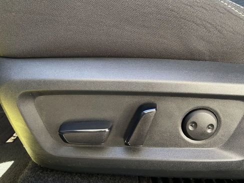 Used 2023 Nissan Rogue SV image 12