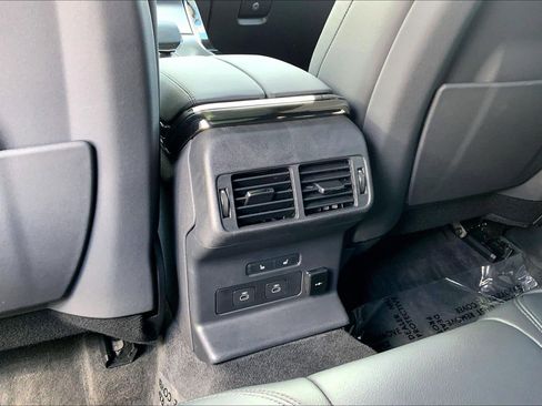 Used 2025 Land Rover Range Rover Velar Dynamic SE image 33