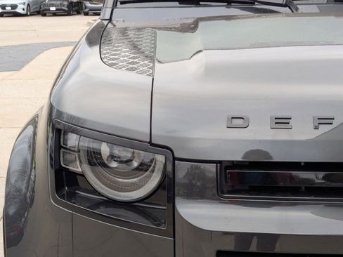 Used 2024 Land Rover Defender 110 X-Dynamic SE image 12