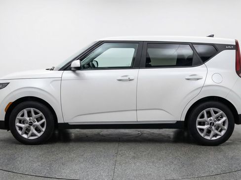 Used 2025 Kia Soul LX w/ LX Technology Package FWD image 5