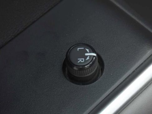 Used 2022 Toyota Highlander L FWD image 18