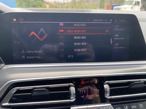 Used 2019 BMW X5 xDrive50i w/ M Sport Package image 22