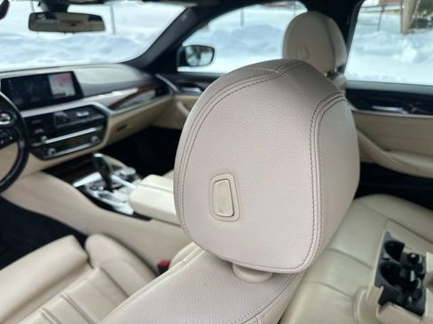 Used 2019 BMW 530i xDrive w/ Premium Package image 19