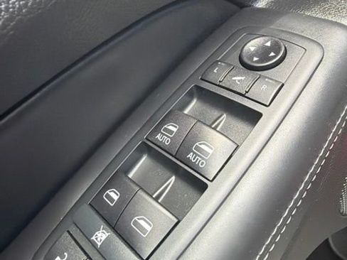 Used 2021 Jeep Grand Cherokee Overland AWD/4WD image 12