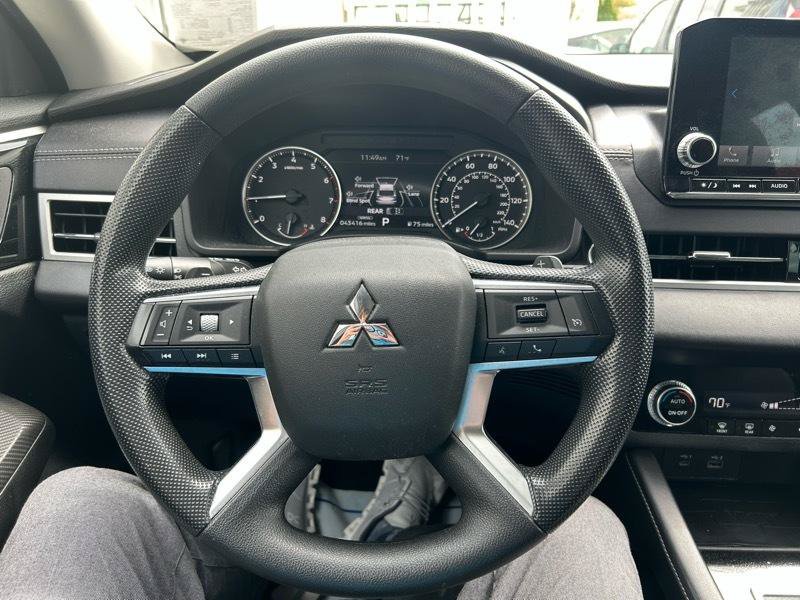 Used 2023 Mitsubishi Outlander ES FWD image 11