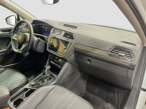 Used 2022 Volkswagen Tiguan SE AWD/4WD image 28