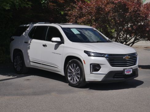 Used 2022 Chevrolet Traverse Premier AWD/4WD image 32