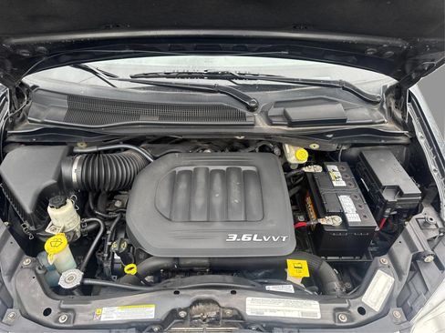 Used 2012 Dodge Grand Caravan SXT w/ UConnect Hands-Free Group FWD image 13