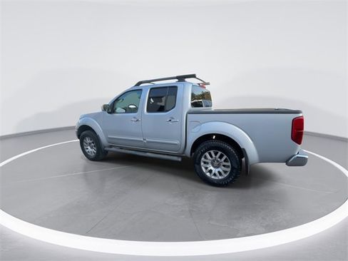 Used 2012 Nissan Frontier SL w/ Moonroof Pkg image 6
