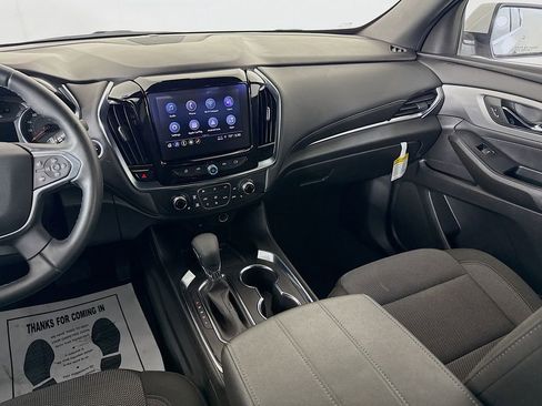 Used 2023 Chevrolet Traverse LT w/ Rear Camera Mirror Package image 24