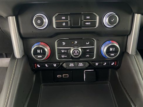 Used 2023 GMC Yukon SLT image 15