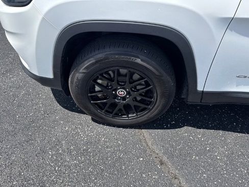 Used 2019 Jeep Cherokee Latitude w/ Popular Appearance Group AWD/4WD image 12