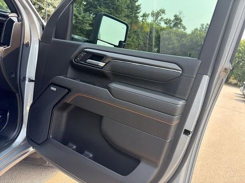 Used 2025 GMC Sierra 2500 AT4 AWD/4WD image 16