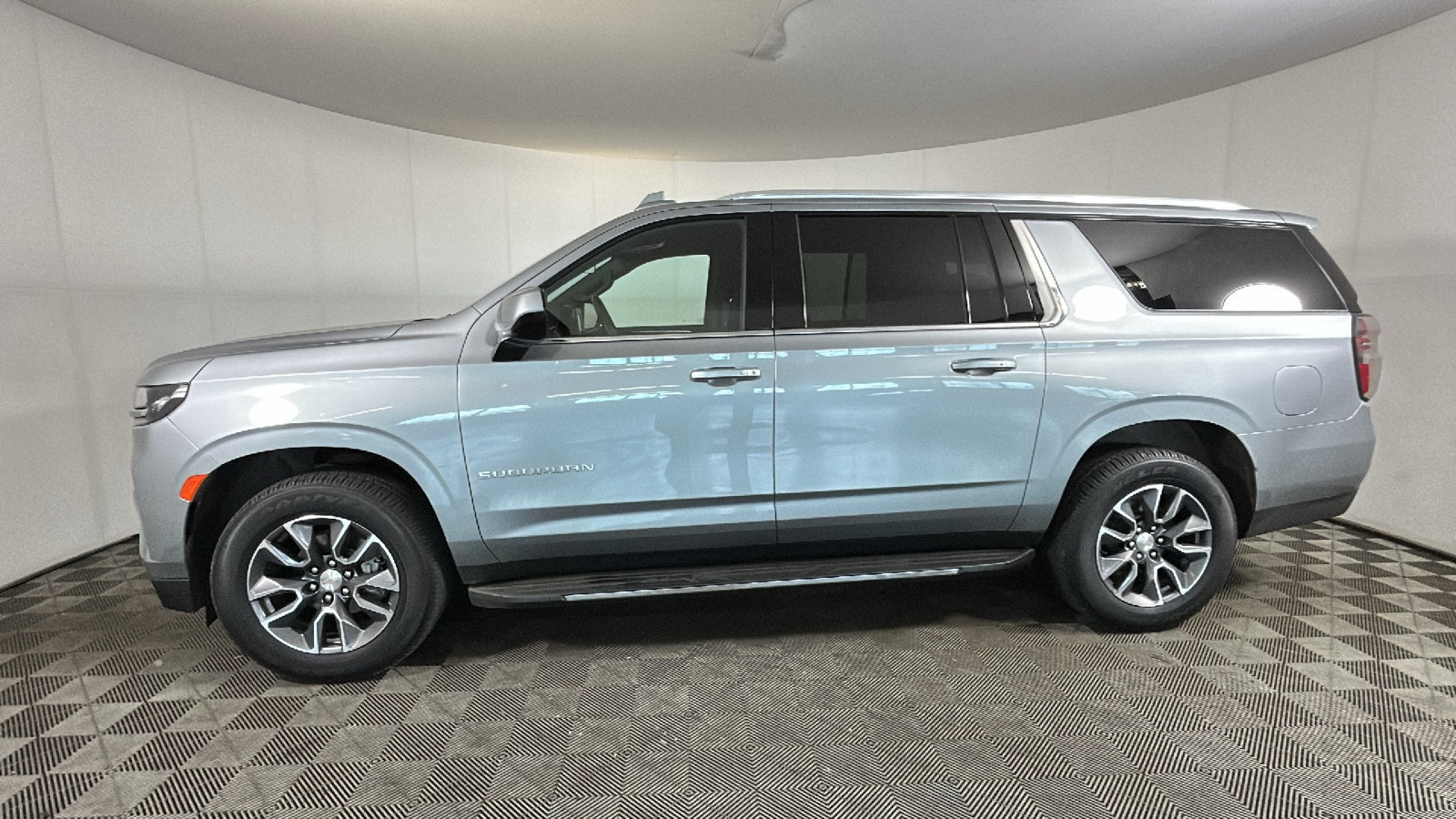 Used 2024 Chevrolet Suburban LS w/ Driver Alert Package AWD/4WD image 7