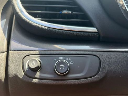 Used 2021 Buick Encore Preferred AWD/4WD image 21