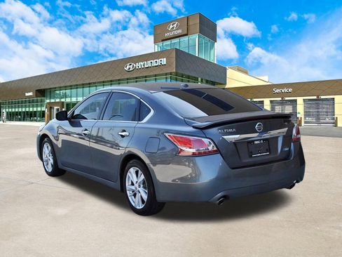 Used 2014 Nissan Altima 2.5 SL w/ Technology Package FWD image 8