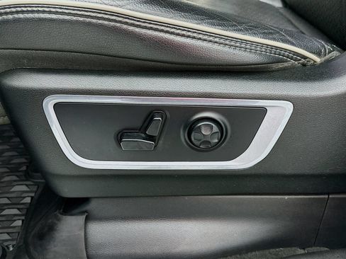 Used 2020 RAM 1500 Laramie w/ Off Road Group AWD/4WD image 19