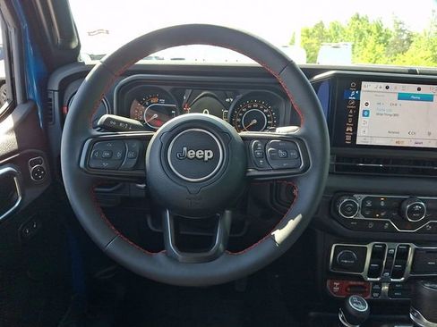 Used 2024 Jeep Wrangler Unlimited Rubicon w/ Technology Group AWD/4WD image 19