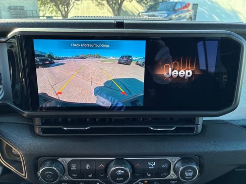 New 2025 Jeep Gladiator Sport image 19