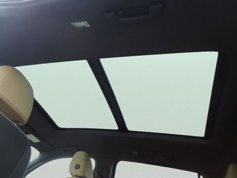 Used 2024 Volkswagen Atlas Cross Sport SE w/ Panoramic Sunroof Package AWD/4WD image 33