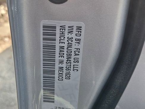 Used 2025 Jeep Compass Latitude image 11