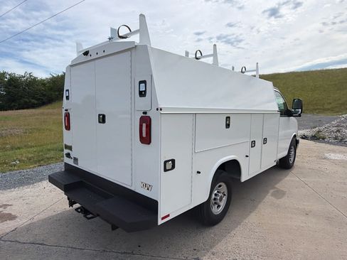 New 2025 GMC Savana 3500 w/ Power Convenience Package RWD image 3