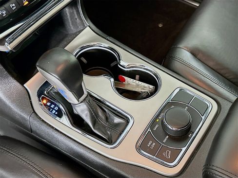 Used 2021 Jeep Grand Cherokee Limited w/ Trailer Tow Group IV image 17