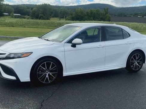 Used 2024 Toyota Camry SE w/ Cold Weather Package AWD/4WD image 4