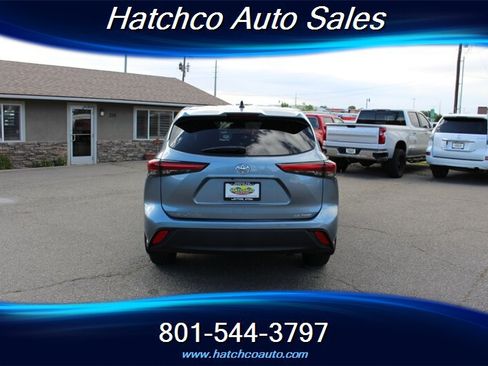 Used 2023 Toyota Highlander LE AWD/4WD image 4