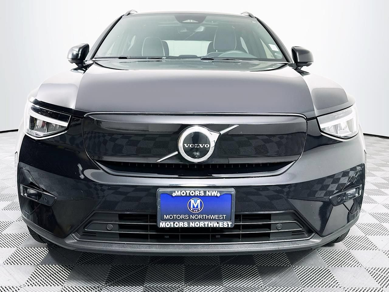 Used 2023 Volvo XC40 Recharge Plus AWD/4WD image 2