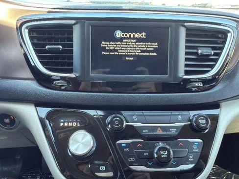 Used 2020 Chrysler Voyager Lxi image 31