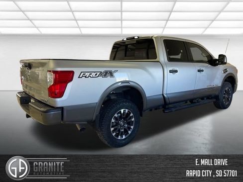 Used 2018 Nissan Titan PRO-4X w/ Pro-4x Convenience Package AWD/4WD image 6