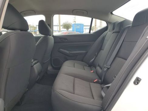 Used 2025 Nissan Altima 2.5 SV FWD image 31