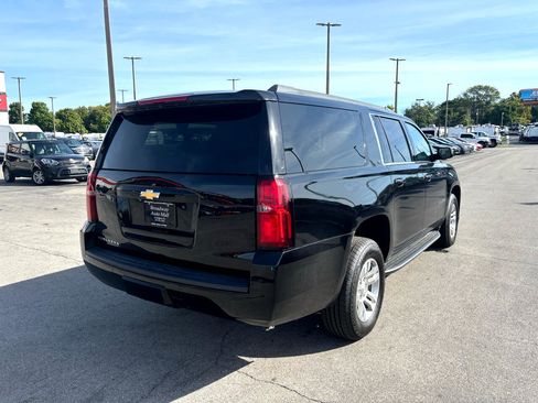 Used 2019 Chevrolet Suburban LT image 3