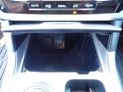Used 2020 Ford Explorer XLT w/ Equipment Group 202A AWD/4WD image 26